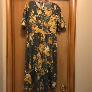 NWOT Boutique Midi Floral Dress w/Pockets